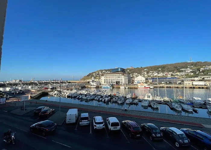 Captain Yoo - Terre Neuvas - Suite Du Capitaine Sur Le Port